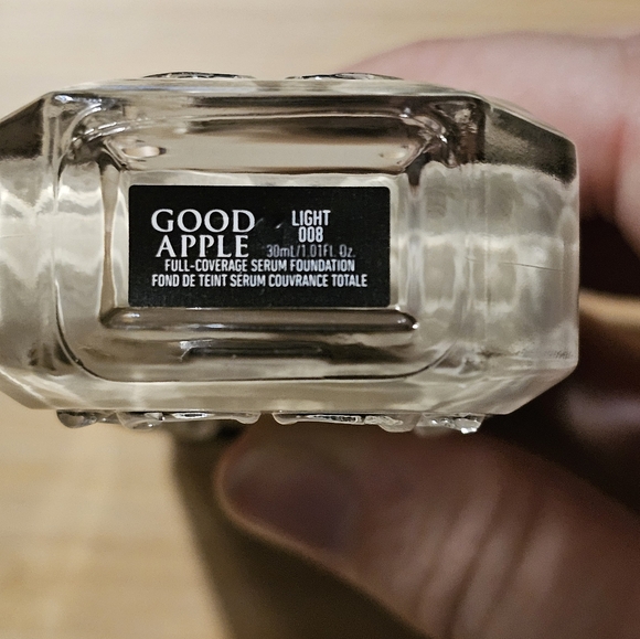 KVD foundation - Picture 2 of 3